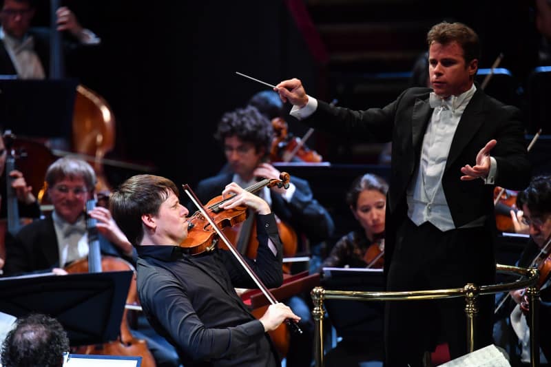 Joshua Bell mit den Bamberger Symphonikern <br />(© Foto: BR/Chris Christodoulou)