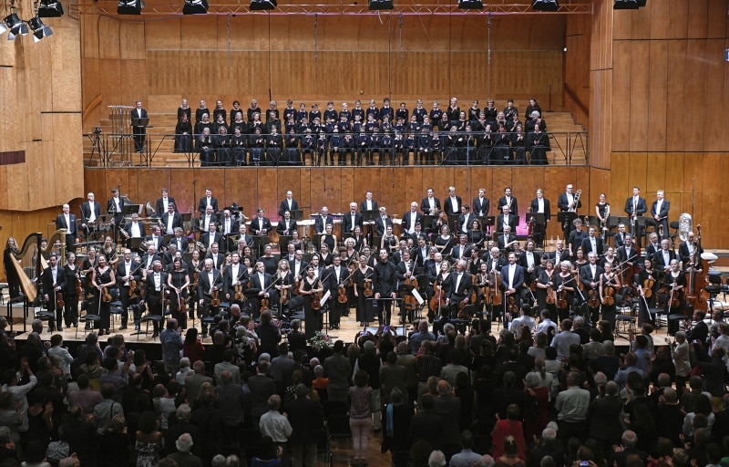 SWR Symphonieorchester unter der Leitung von Teodor Currentzis <br />(© Foto: SWR/Moritz Metzger)