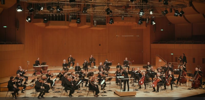 Karina Canellakis und die Münchner Philharmoniker <br />(© Foto: BR)