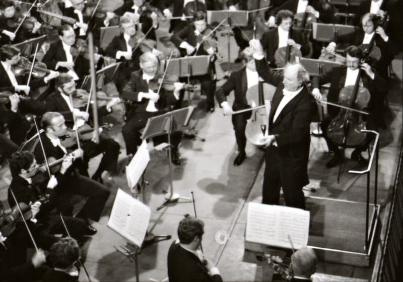 Rafael Kubelik dirigiert das Symphonieorchester des Bayerischen Rundfunks <br />(© Foto: BR/Sessner)