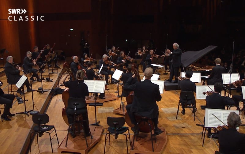 Manfred Honeck dirigiert Mozart und Strauss <br />(© Foto: SWR)