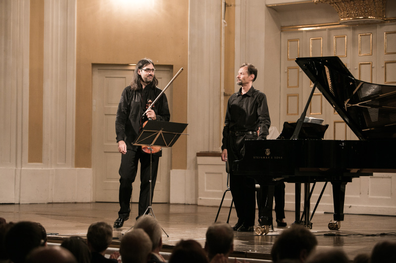 Leonidas Kavakos (Violine) und Enrico Pace (Klavier) <br />(© Foto: Arte/Salzburger Festspiele/Wolfgang Lienbacher)