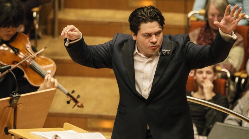Cristian Măcelaru dirigiert Beethoven <br />(© Foto: WDR/Joern Neumann)