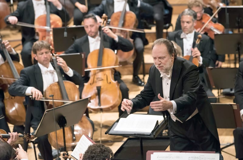 Riccardo Chailly dirigiert das Lucerne Festival Orche <br />(© Foto: Arte/Peter Fischli/Lucerne Festival Orchestra)