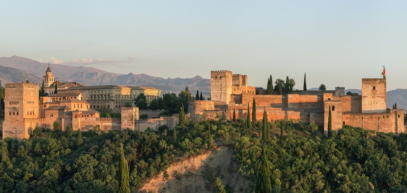 Die Alhambra in Granada <br />(© Foto: Wikipedia, CC BY-SA 3.0, https://creativecommons.org/licenses/by-sa/3.0/)