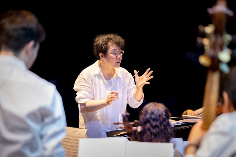 Mei-Ann Chen dirigiert das Styriate Youth Orchestra <br />(© Foto: 3Sat/ZDF/ORF/Styriarte/Nikola Milatovic)