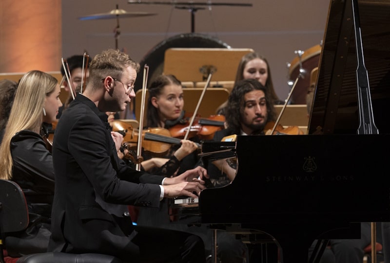 Sten Heinoja (Klavier) bei den Young Euro Classic 2023 <br />(© Foto: Arte/Young euro Classic/Mutesouvenir)