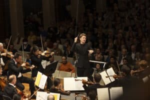 Joshua Weilerstein dirigiert das BRSO<br>© Foto: BR/Astrid Ackermann